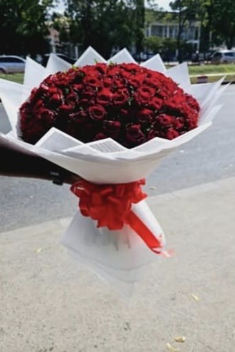 150 stems red bouquet