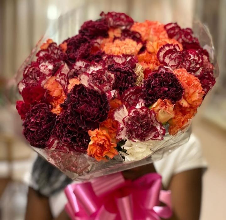 Mixed carnations