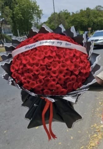 200 stems of love happy birthday