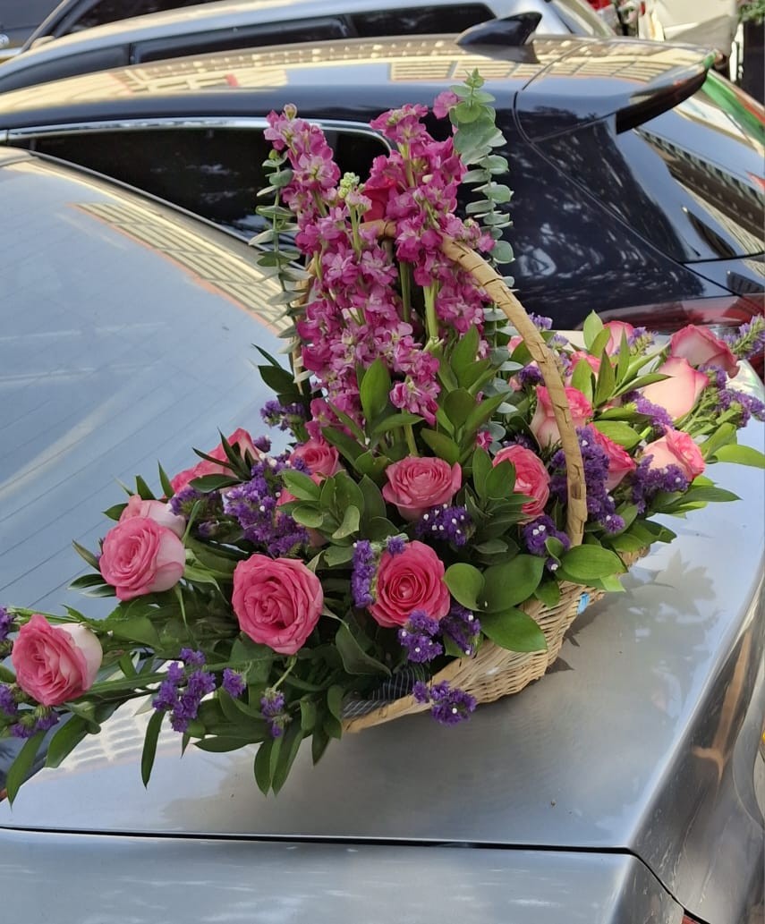 Luxurious  exquisite Flowers  basket