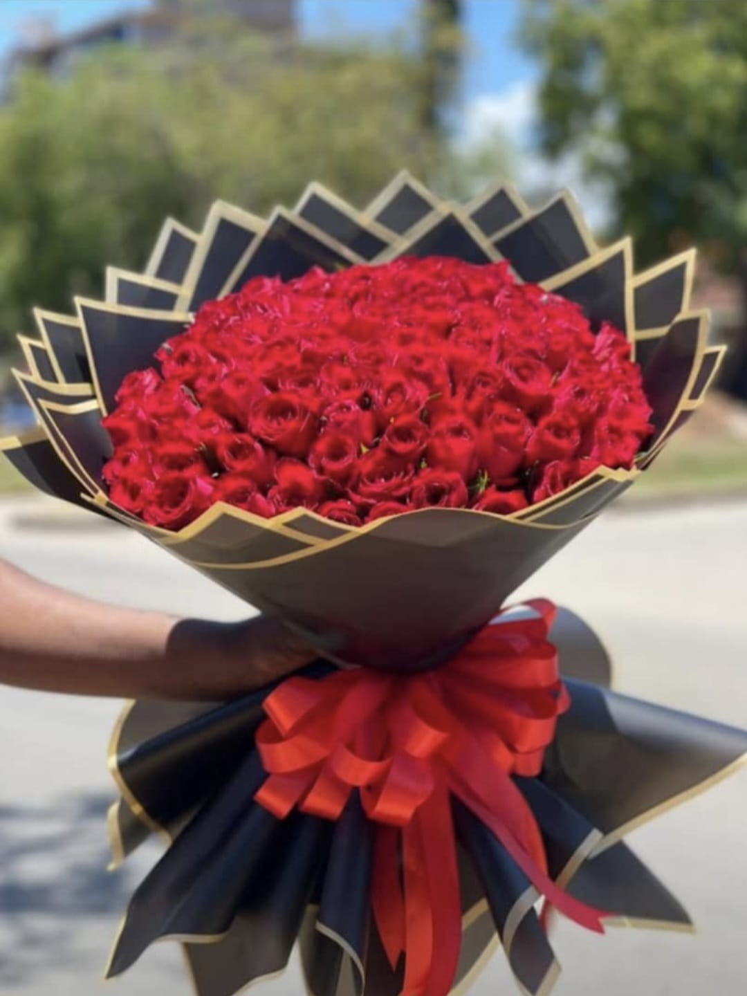Exquisite red 100 stems