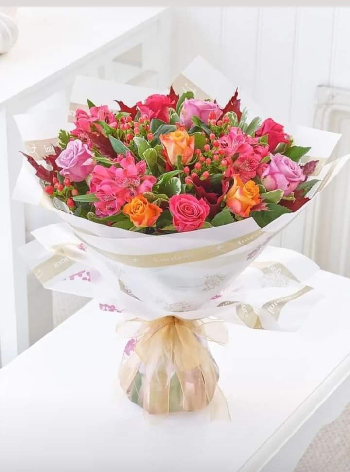 Hugs&blooms flowers